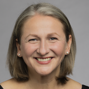 Ulrike Würzbuerger ist im Vorstand der Sozialplattform OÖ